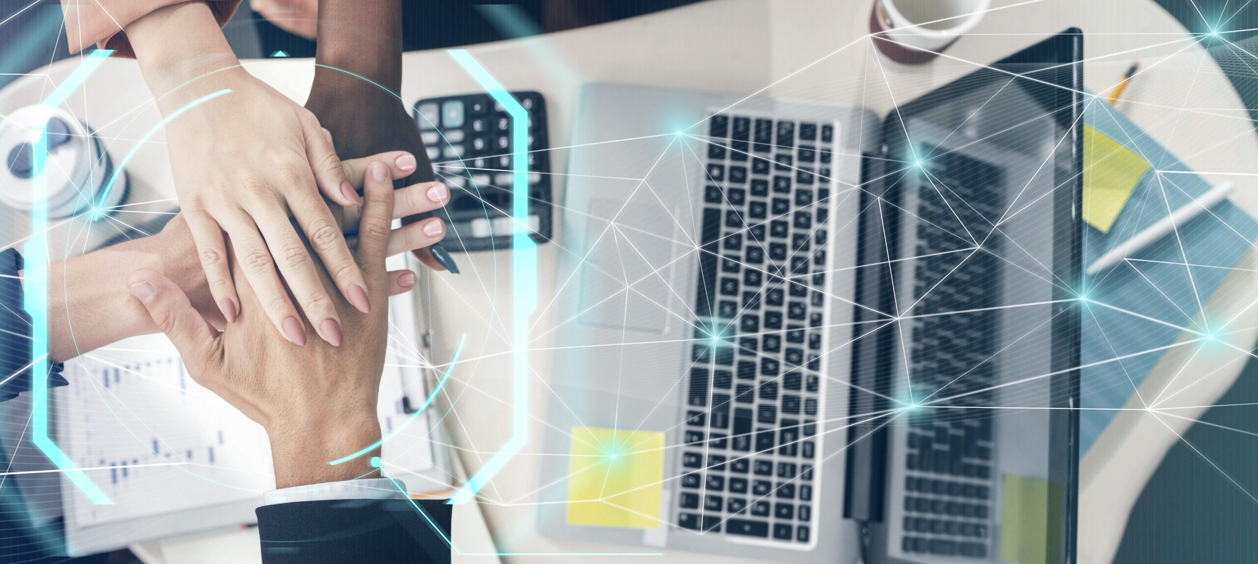 close-up-hands-concept Outsourcing de Software Especialista Google